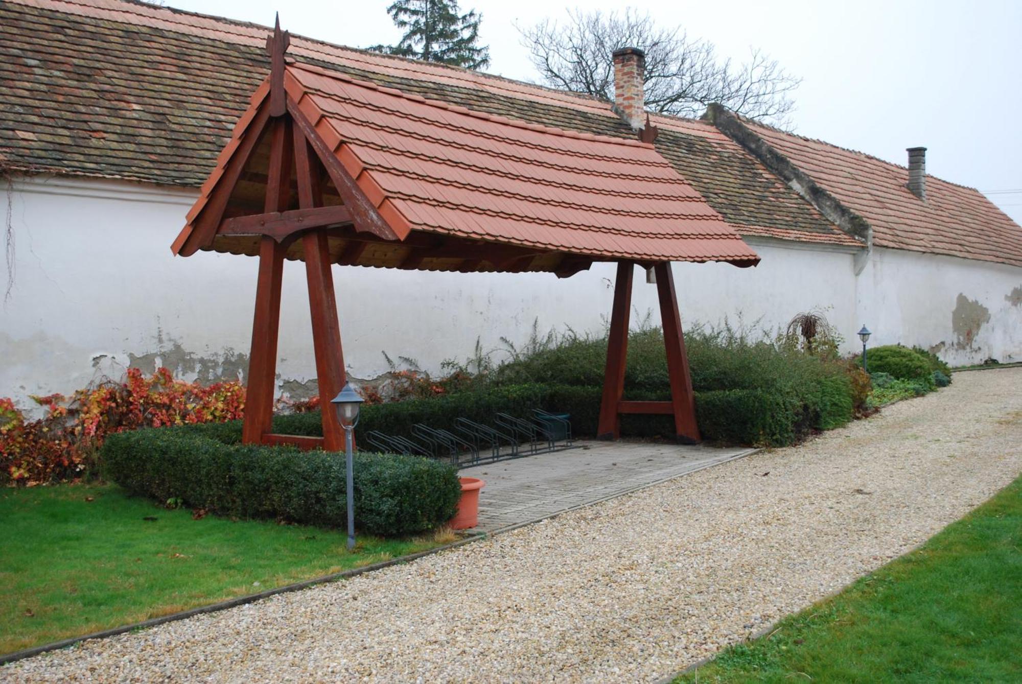 Rozalia Vendeghaz Villa Sarrod Buitenkant foto